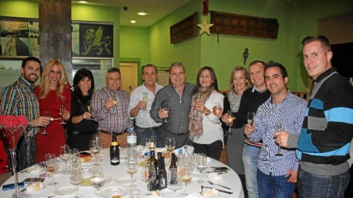 La mesa del presidente Vicente Puertas.