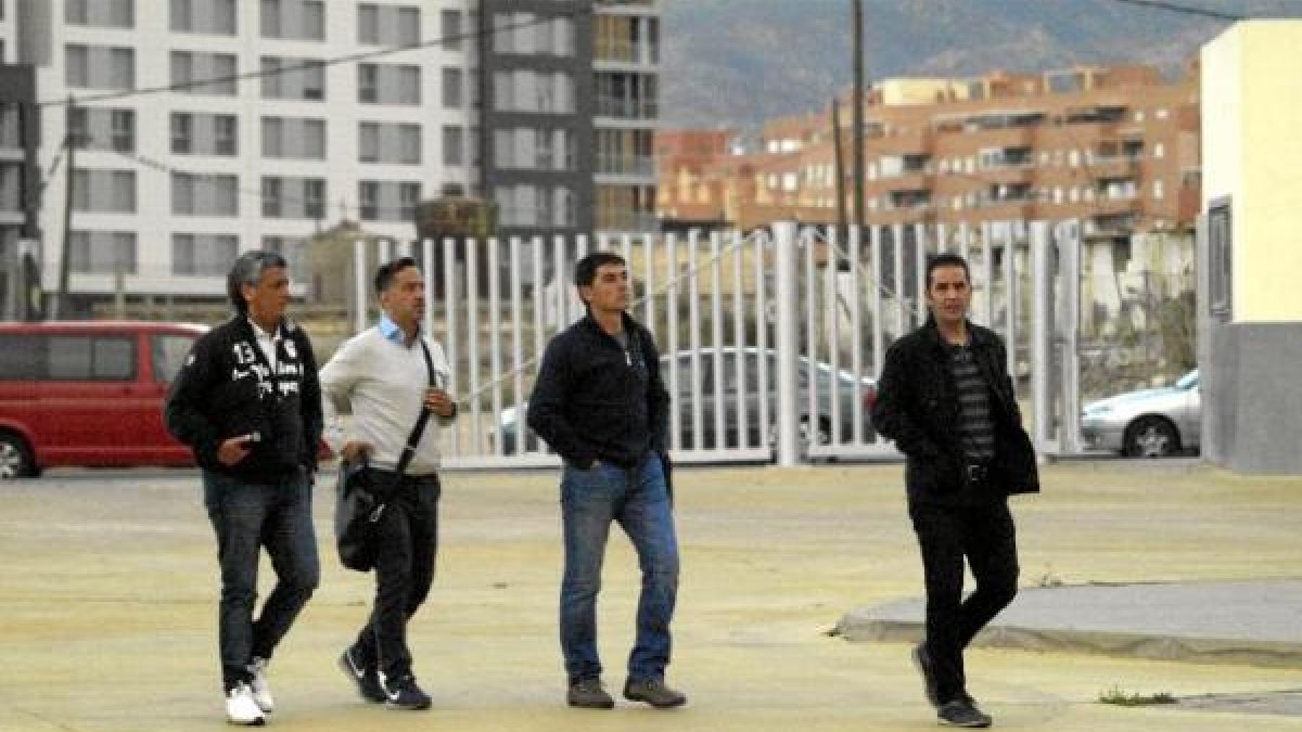 Benito recibiendo a Gorosito a su llegada al Estadio.