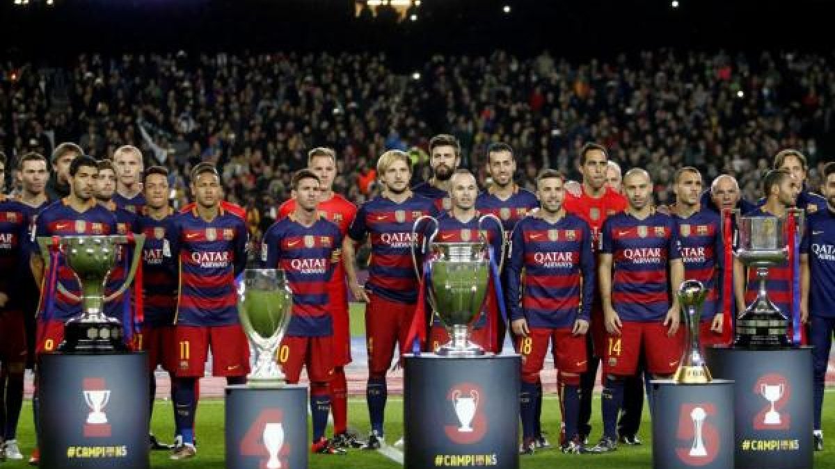 Foto del grupo con los cinco títulos del 2015.