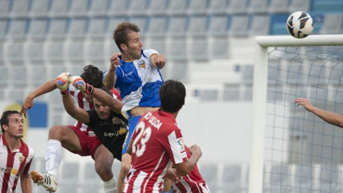 Aníbal en el partido Sabadell-Almería de 2012.
