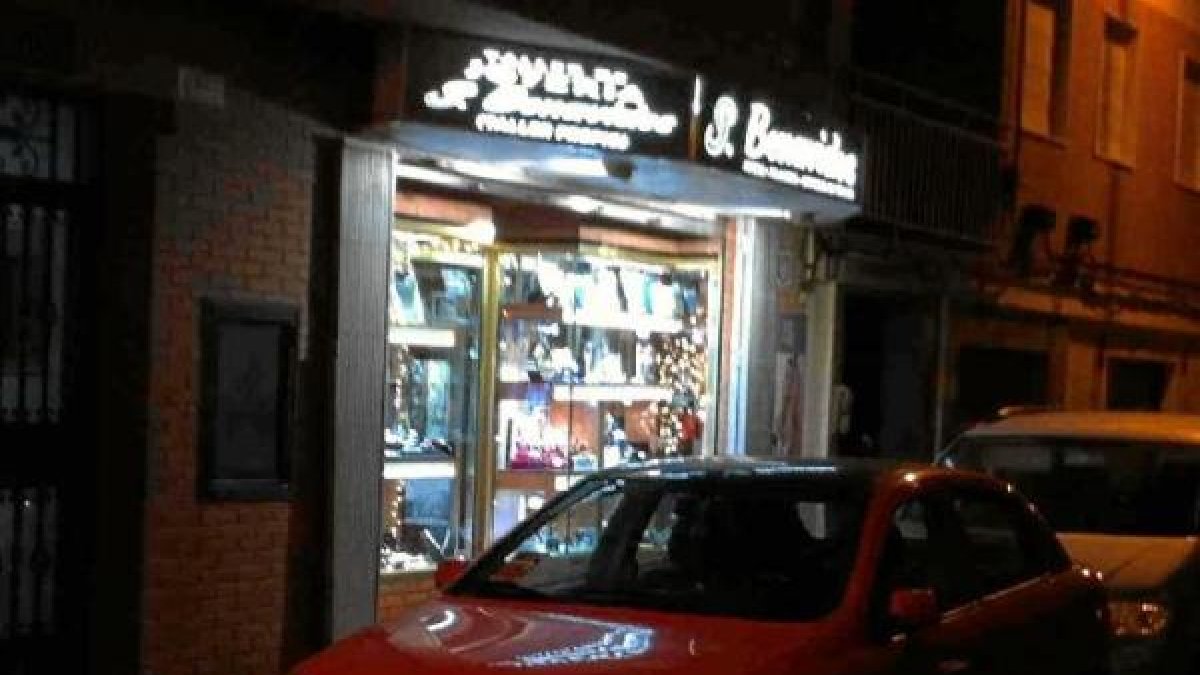 Exterior del establecimiento donde se ha producido el atraco.