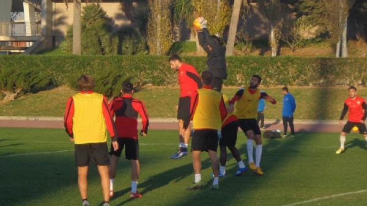 Entreno vespertino del Almería en el Anexo.