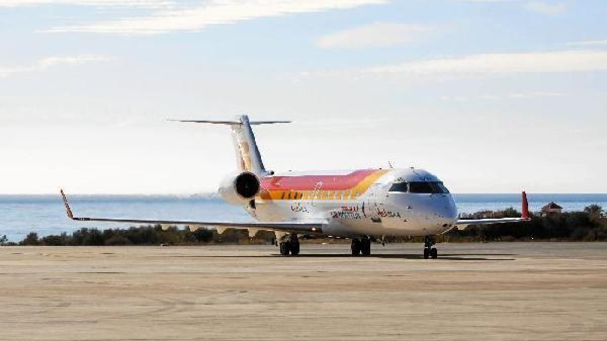 Avión en el aeropuerto de Almería.