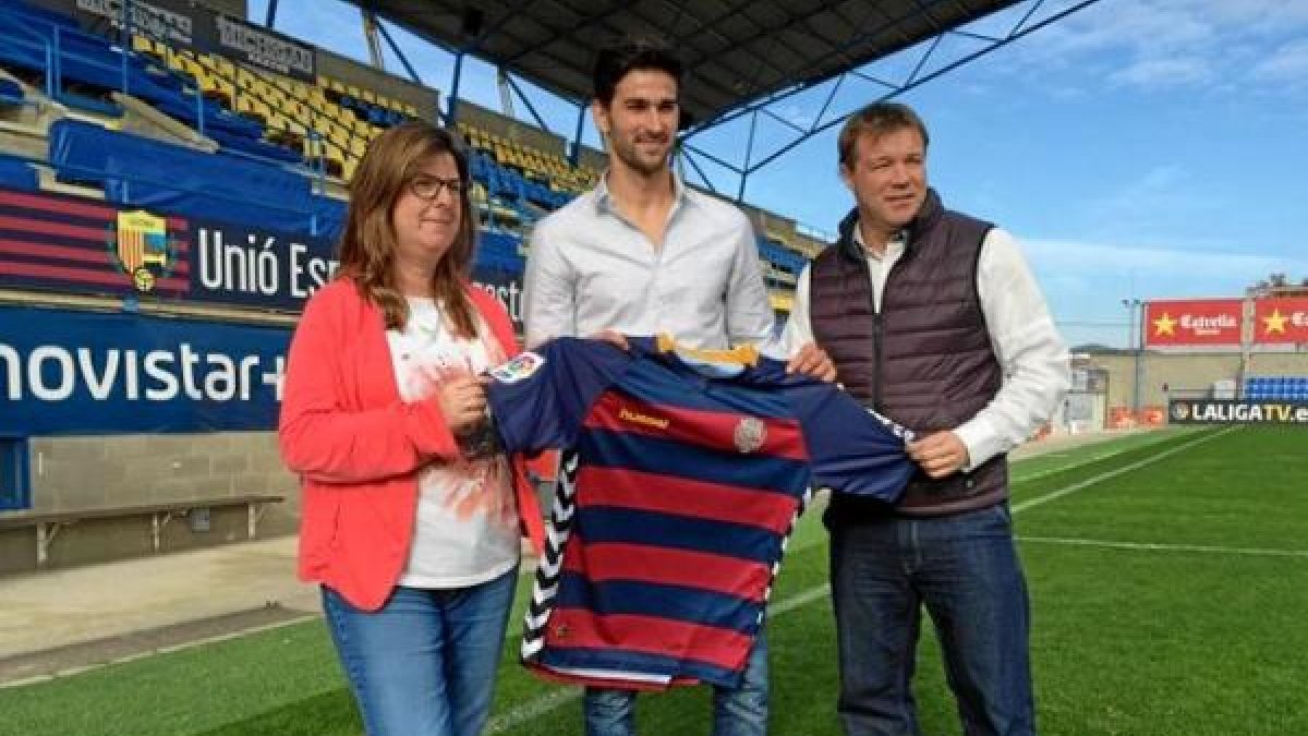 Puesta de largo del nuevo fichaje de la Llagostera.