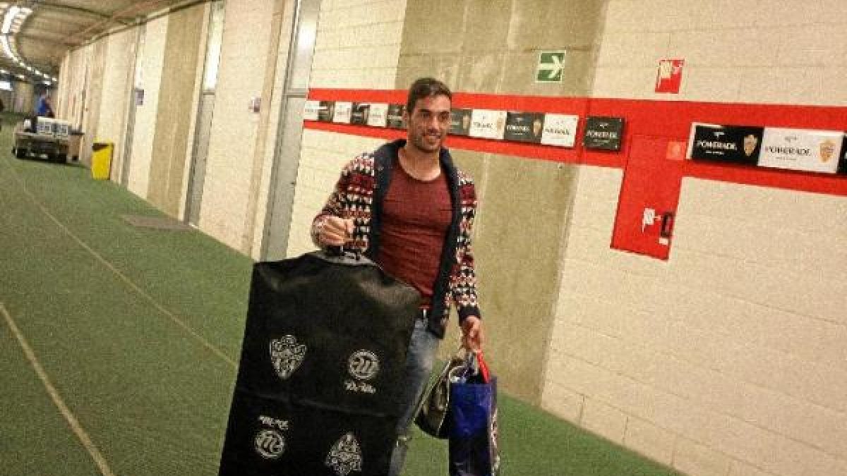 Trujillo se marchó en silencio del Almería después de dar todo al club.