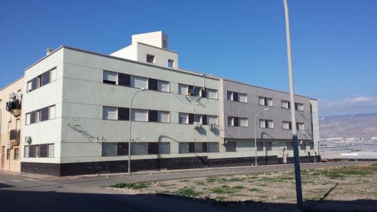 Edificio custodiado estos días por la Guardia Civil.