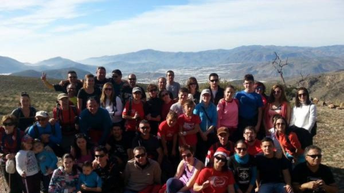 Foto en grupo de los participantes en la actividad.