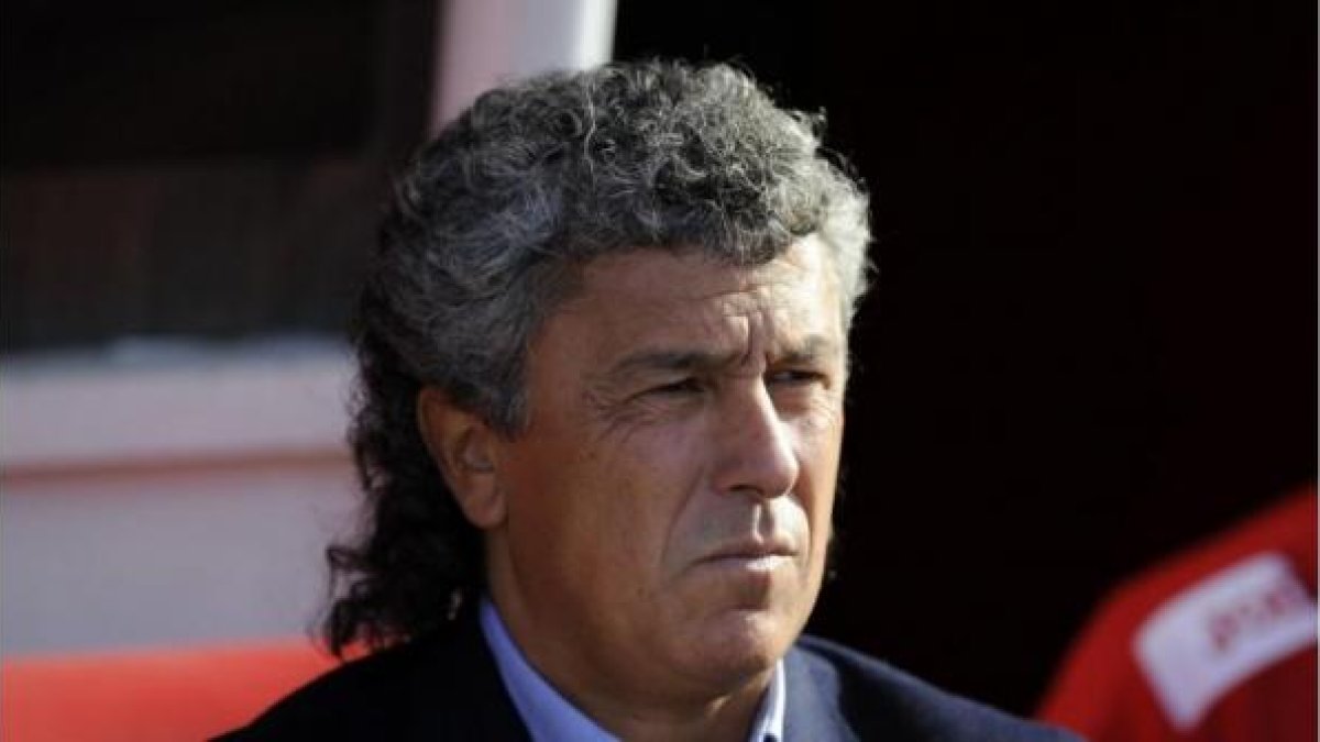 Néstor Gorosito dirige su primer entrenamiento este lunes.