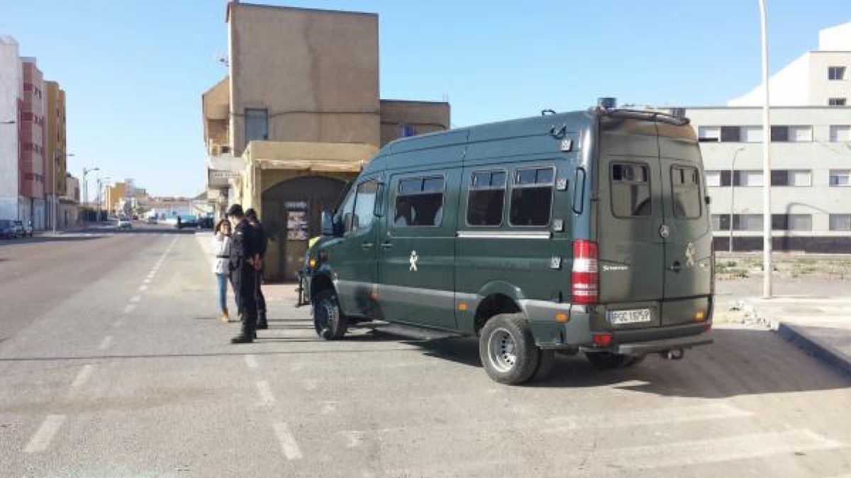 Presencia aún de agentes de la Guardia Civil en la zona.