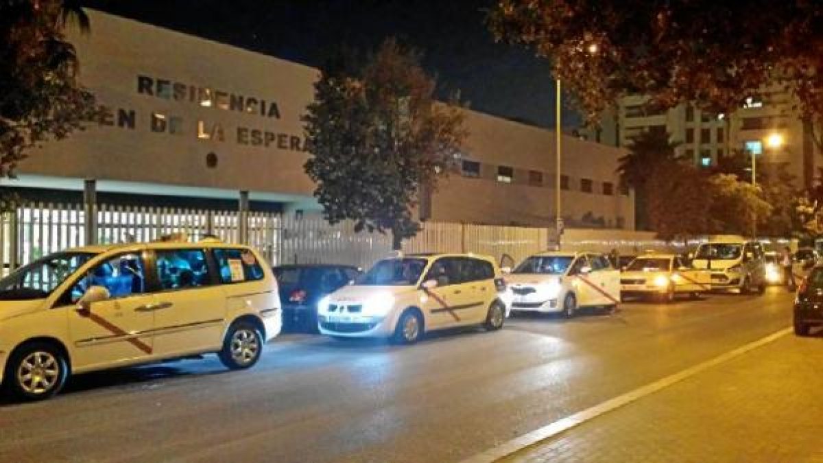 Paseos de los taxistas a los mayores de Almería