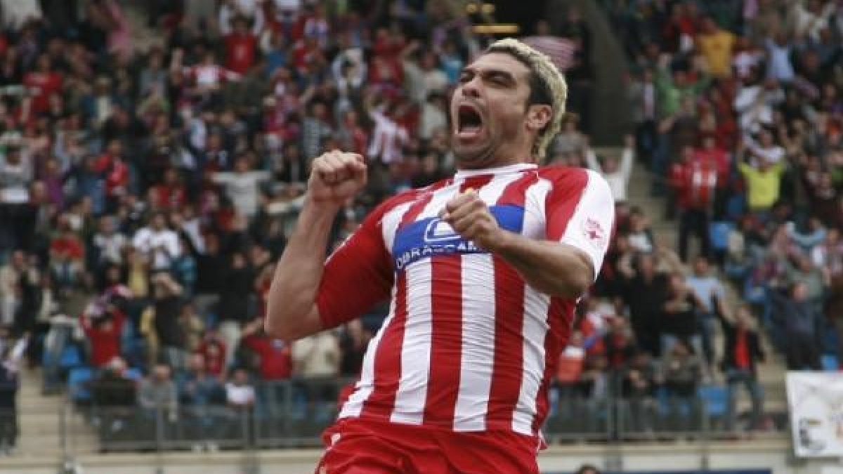 Michel, de rojiblanco.