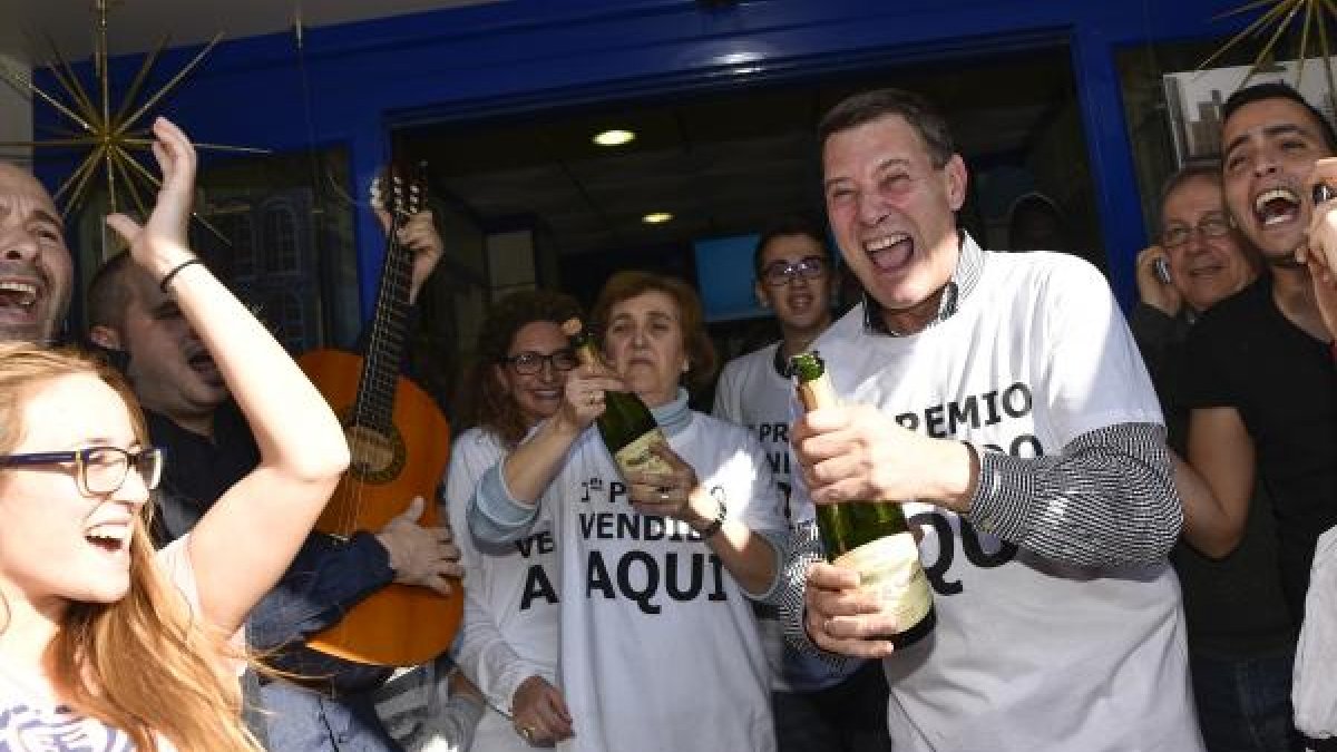 José Martín celebra el premio Gordo.
