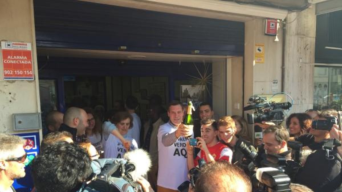 Los décimos premiados provienen de la administración de Roquetas.