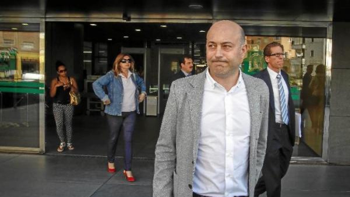 El ex delegado de Medio Ambiente, Clemente García, a la salida de los juzgados.
