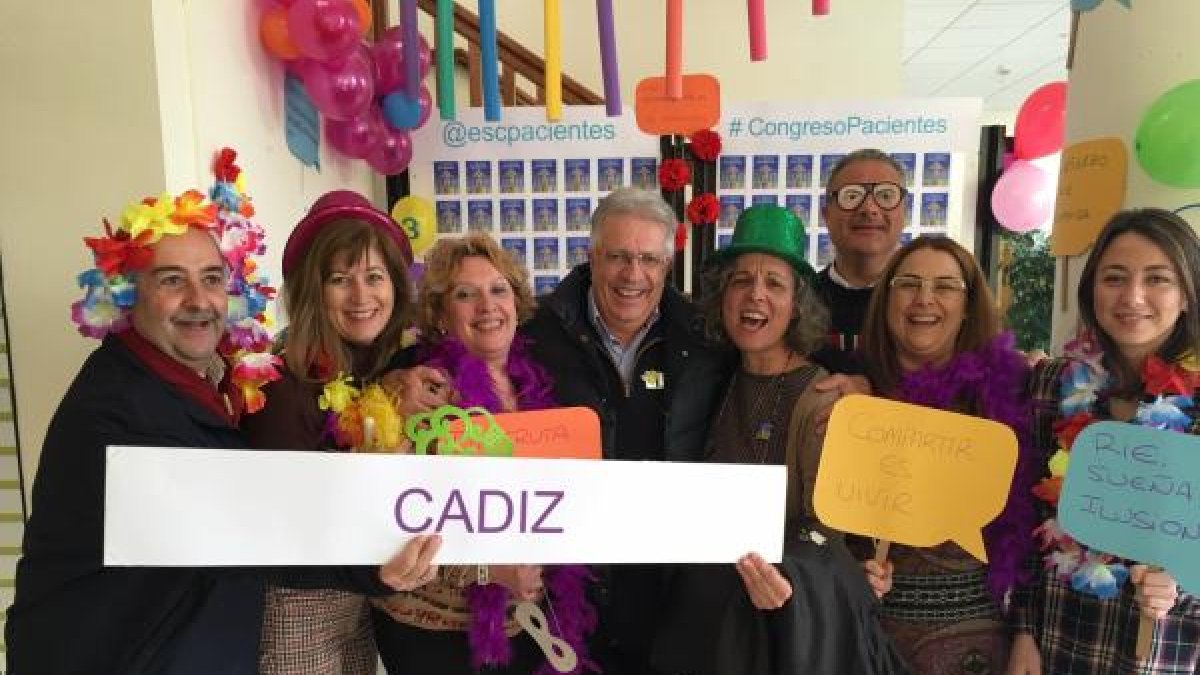 Manuel Lucas con parte del grupo del taller sobre sexualidad.