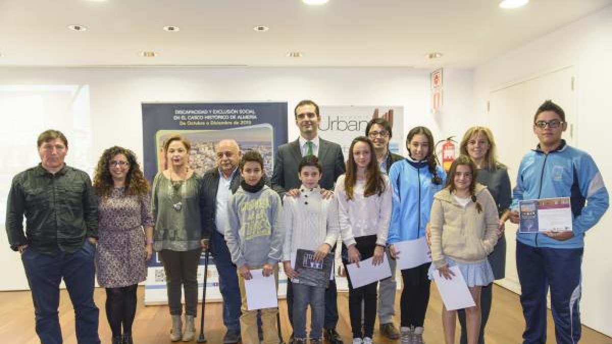 Los premiados en el certamen de relato corto ‘Plano Inclusivo de la Discapacidad