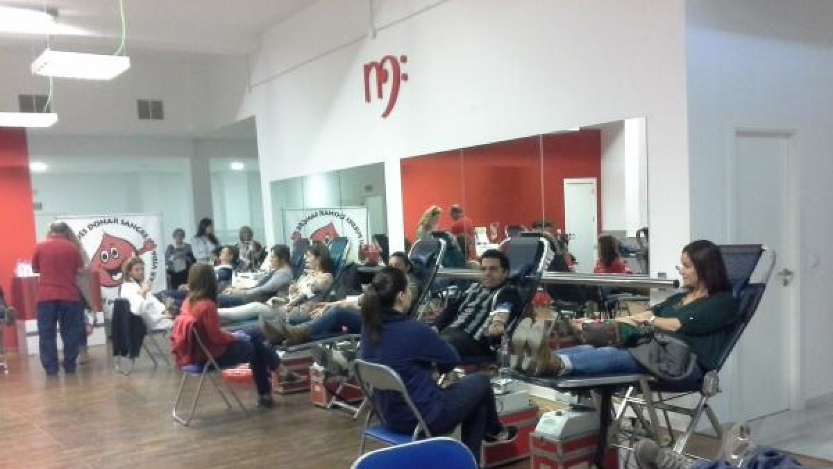 Donantes de sangre en la colecta especial de Navidad.