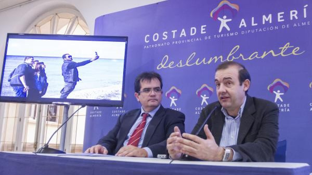 Antonio J. Rodríguez, diputado de Cultura, y Enrique Iznaola, director del festival.