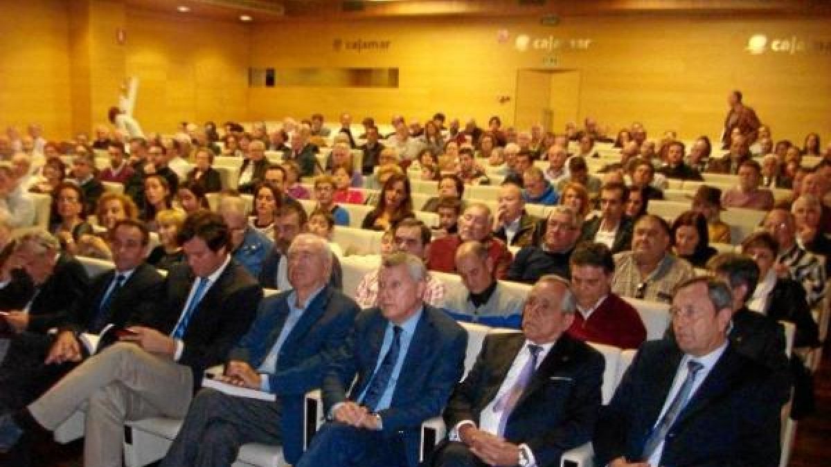 Almería no faltó a la puesta de largo de una gran obra.