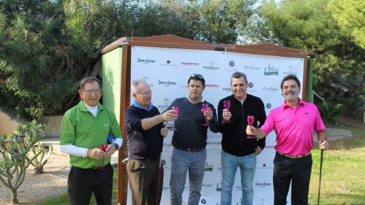 gerente Club, con José Álvarez, en paso del hoyo 9 al 10.