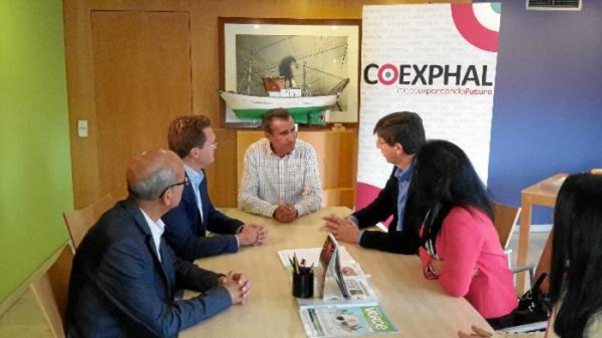 Reunión de la candidatura de Ciudadanos junto a Juan Marín con Coexphal