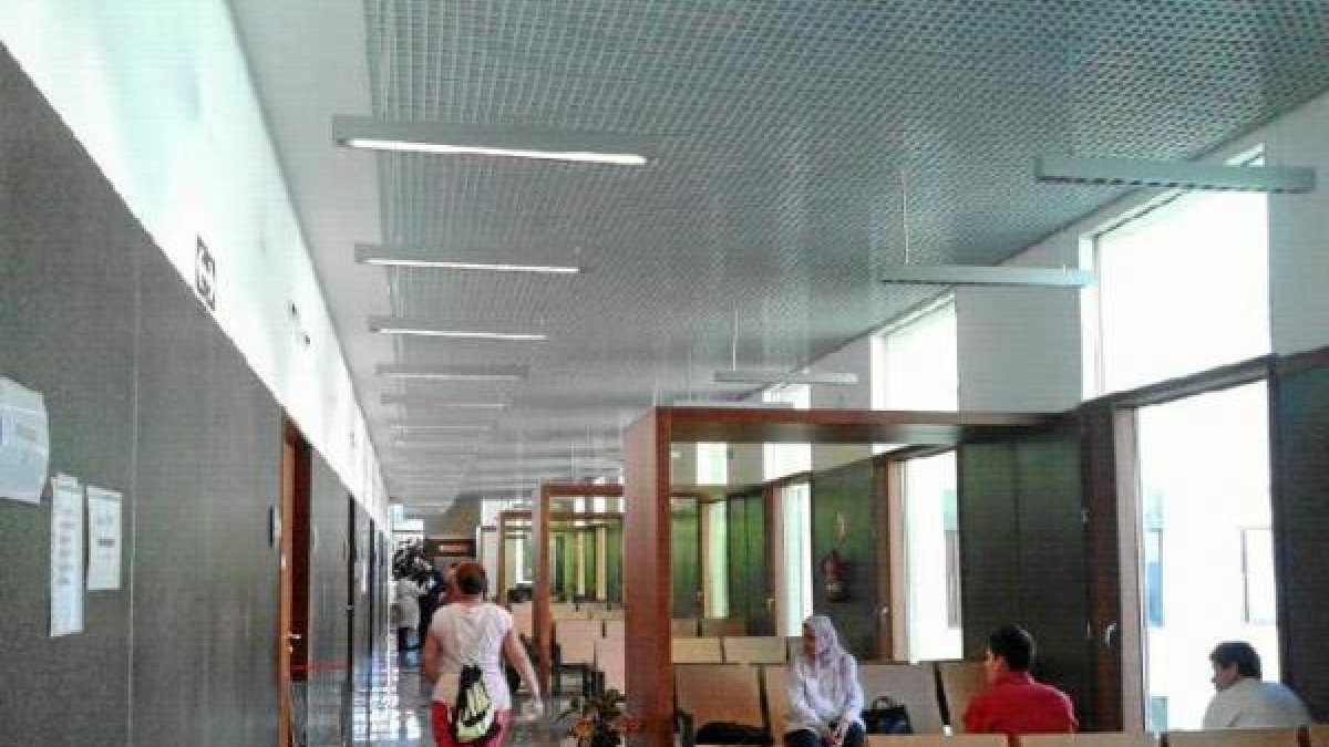 Usuarios del centro de alta resolución Nicolás Salmerón en la capital.