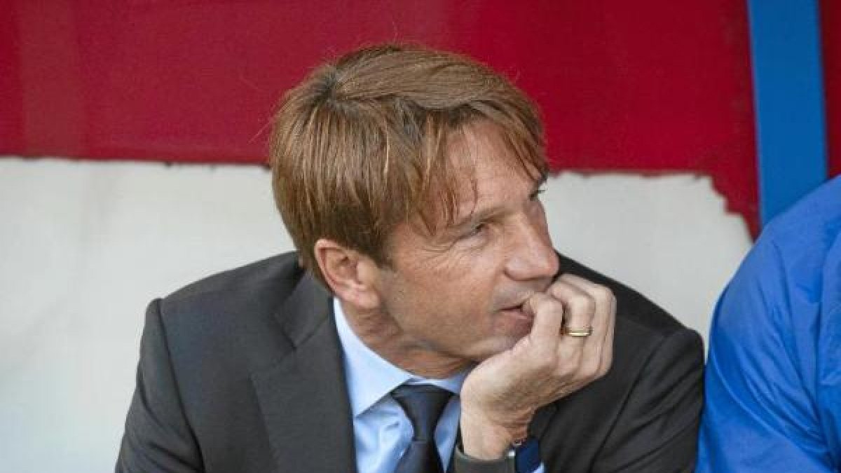 Joan Carrillo sigue en su burbuja hundiendo al Almería en la tabla.