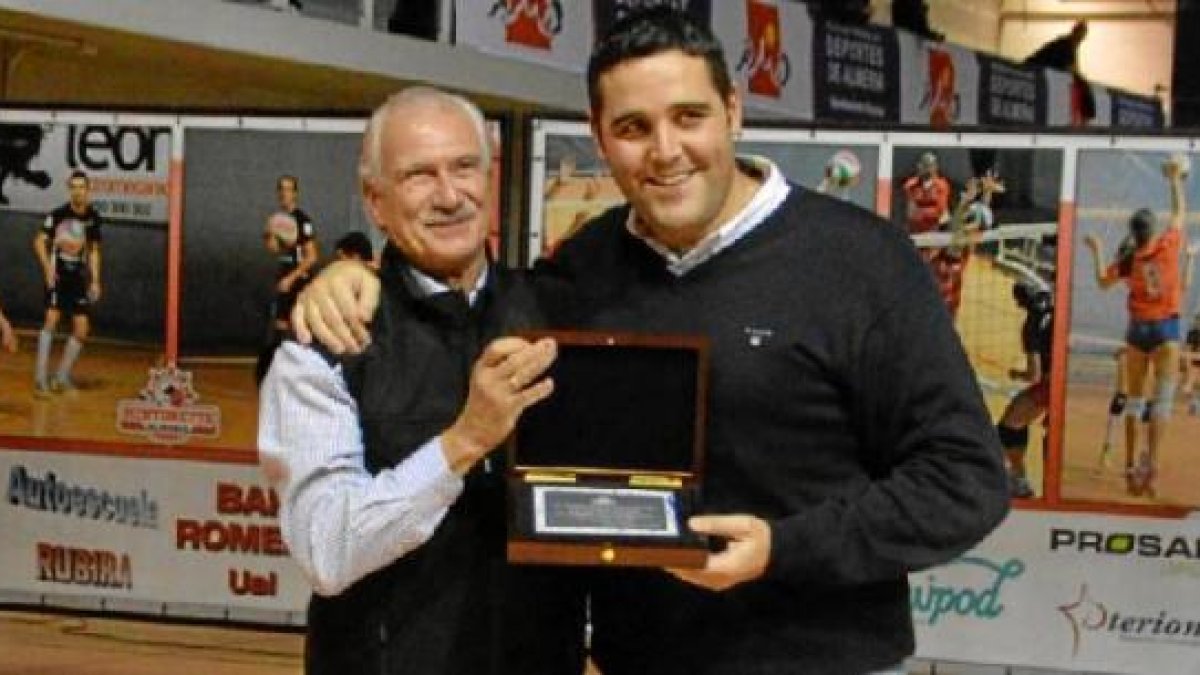 Alonso forma parte de la gran familia del Mintonette.