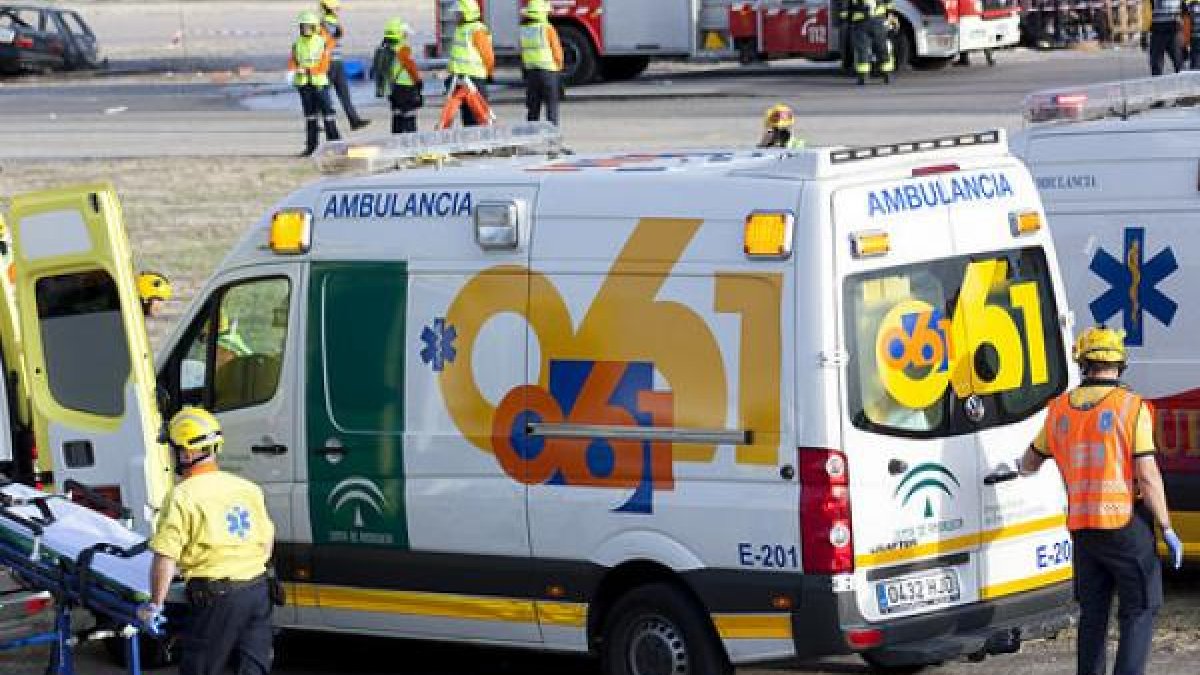 Los servicios sanitarios acudieron al lugar del accidente.