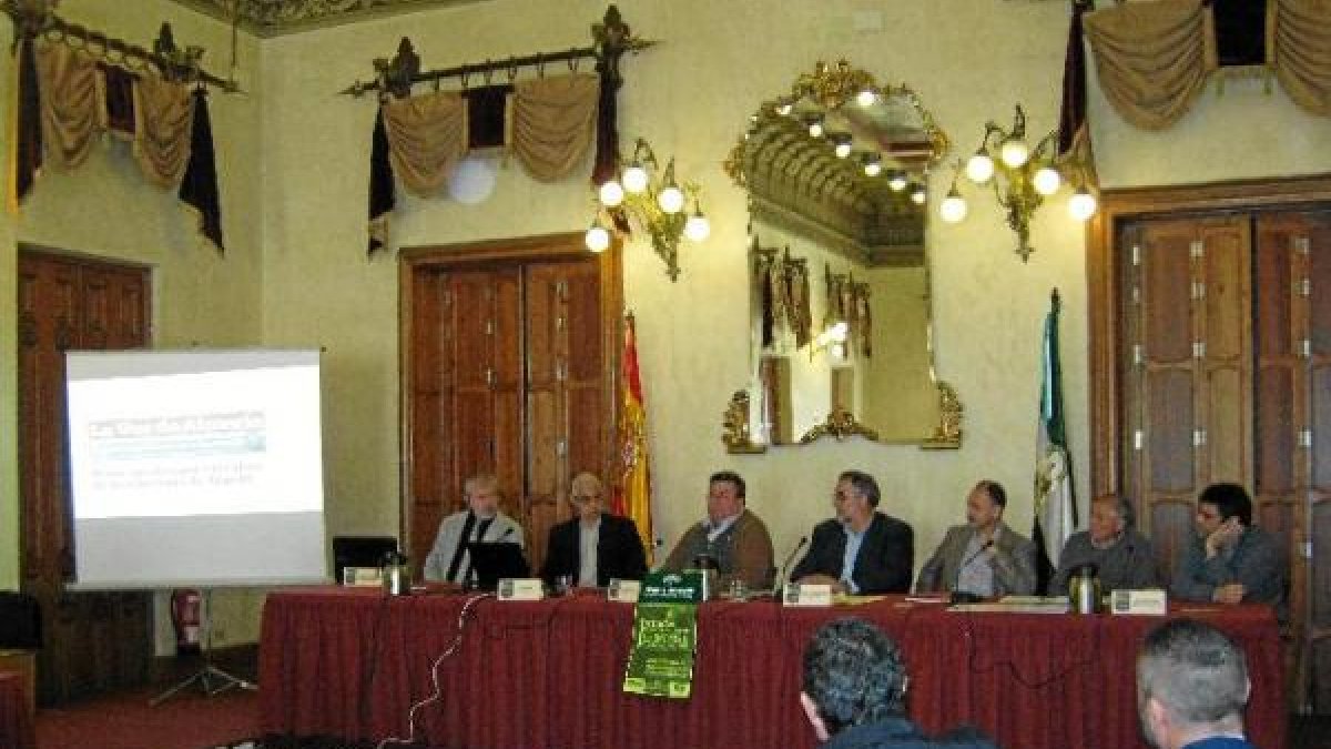 Mesa redonda con representantes de la sociedad civil