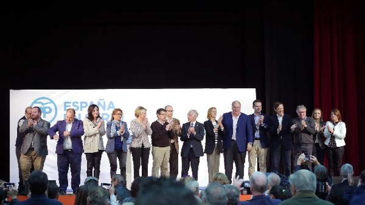 Cospedal y los candidatos por Almería tras el mitin.