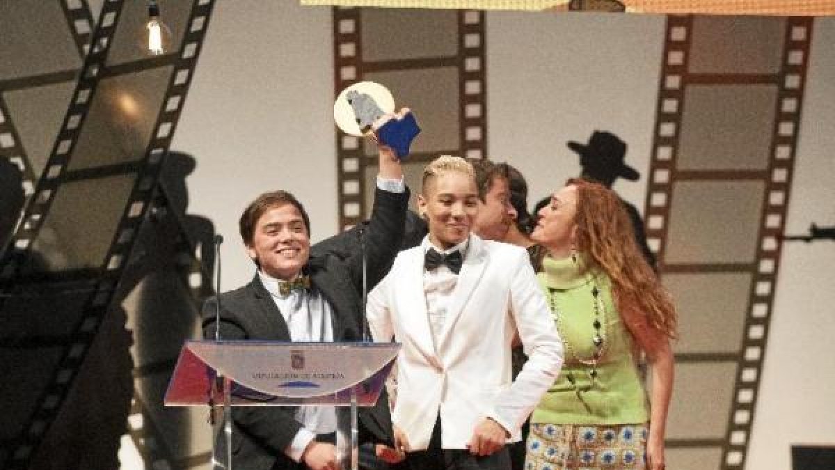 Ian Garrido y la actriz Alba Martínez, premiados en el festival de cortos.