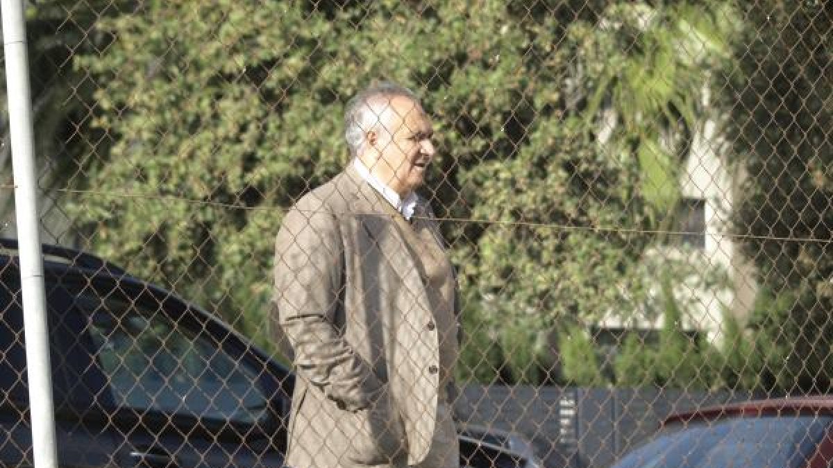 Alfonso García viendo el entrenamiento en la Vega.