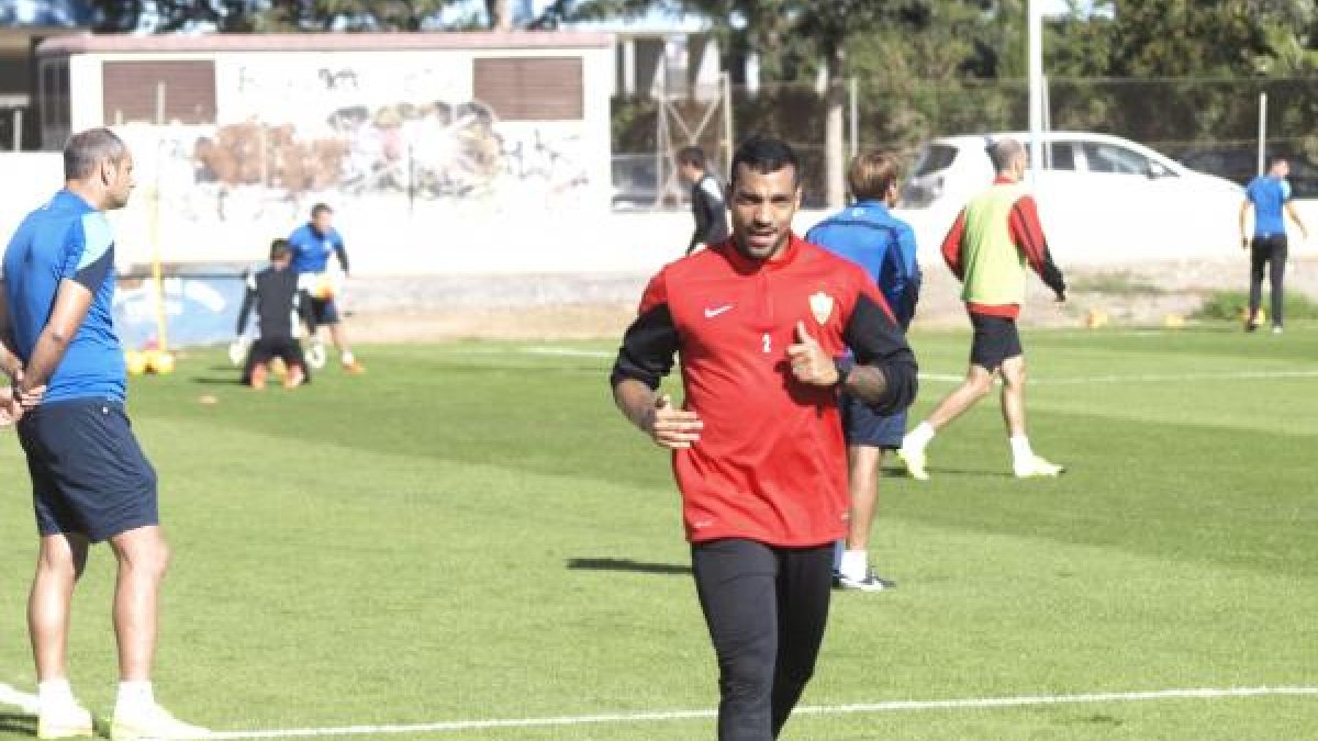 Michel Macedo no competirá hasta mediados de enero.