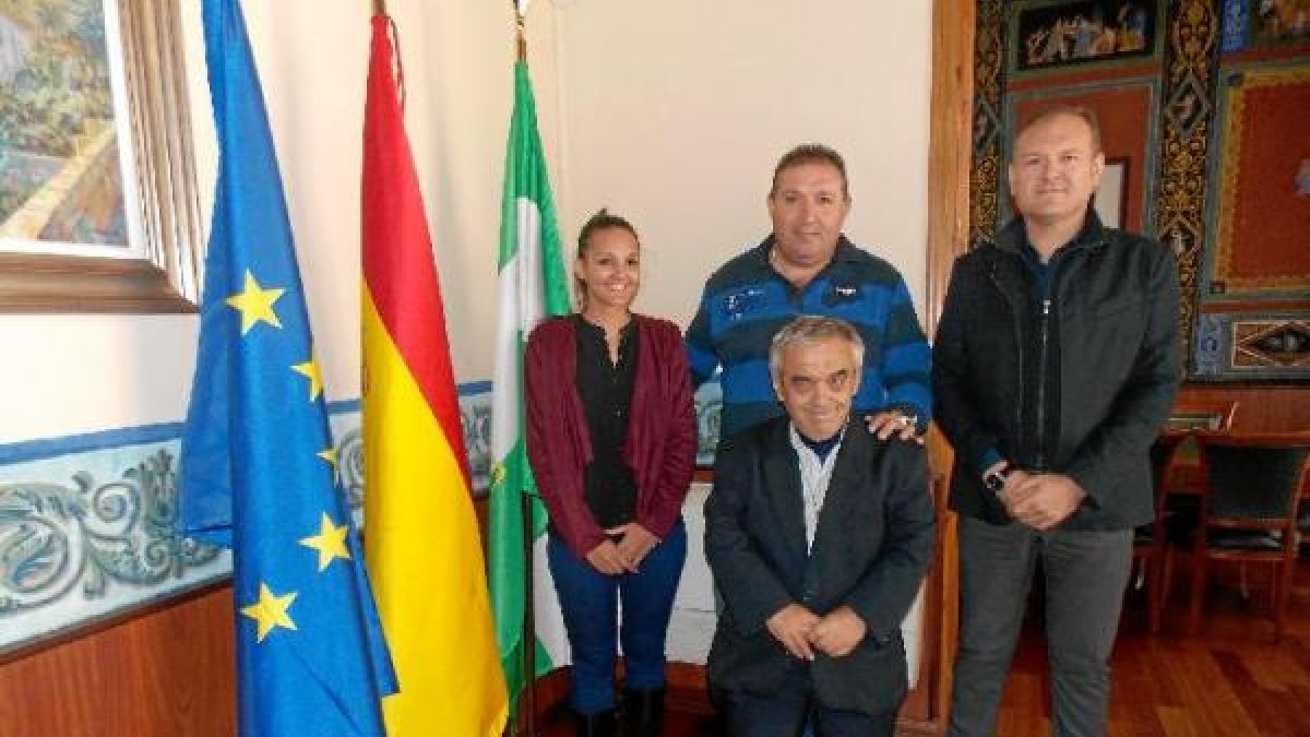 Acto de entrega de la subvención al Cuevas.