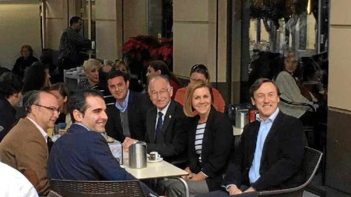 Desayuno de dirigentes del PP antes de recorrer el Paseo.