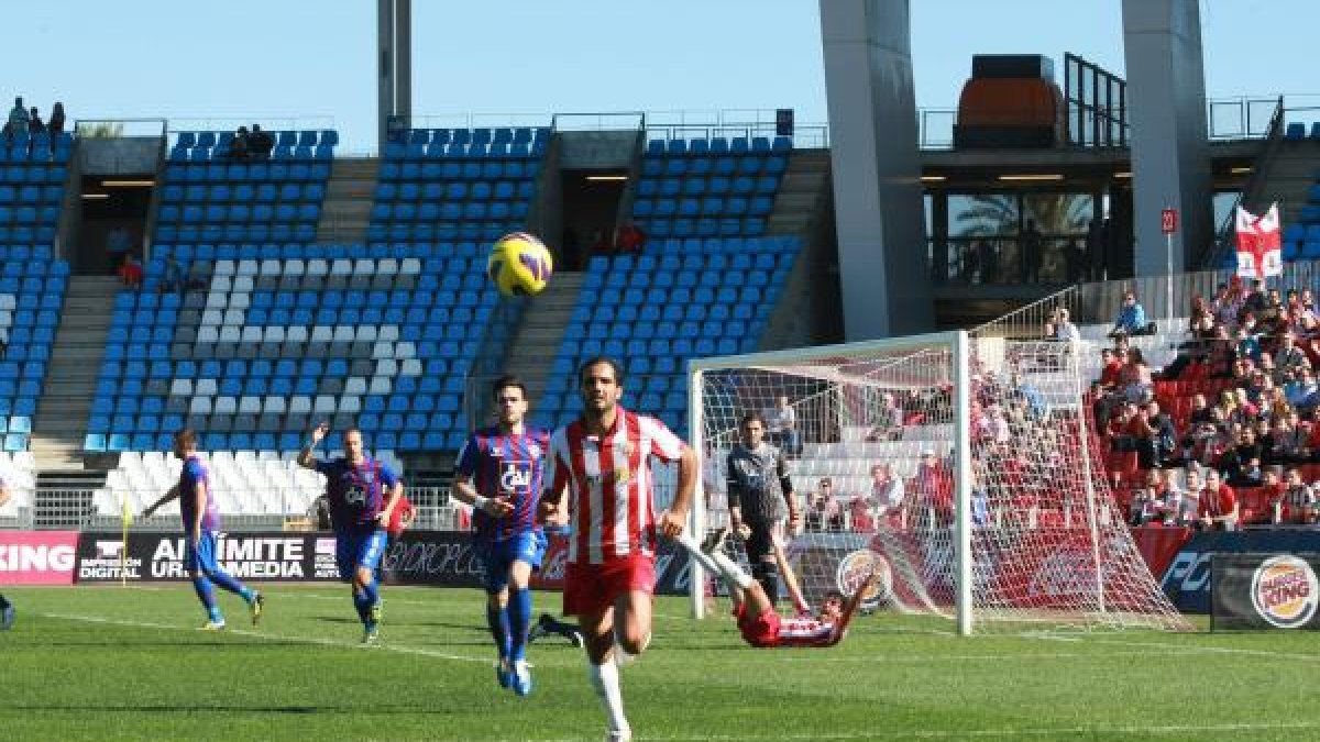El último Almería-Huesca en el Mediterráneo.