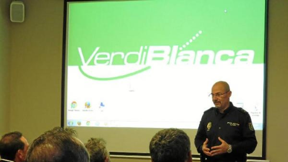 Charla de la Policía Nacional a Verdiblanca