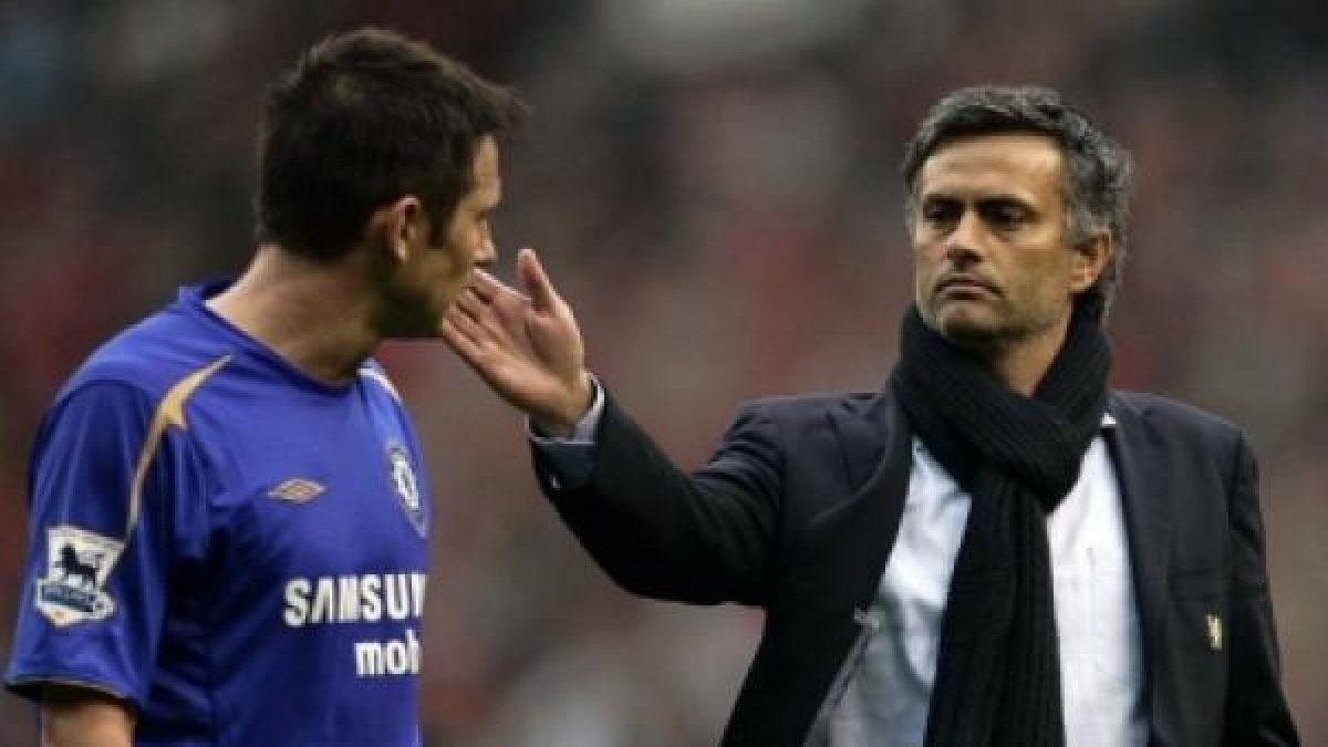 Adrian Mutu atiza a Jose Mourinho.