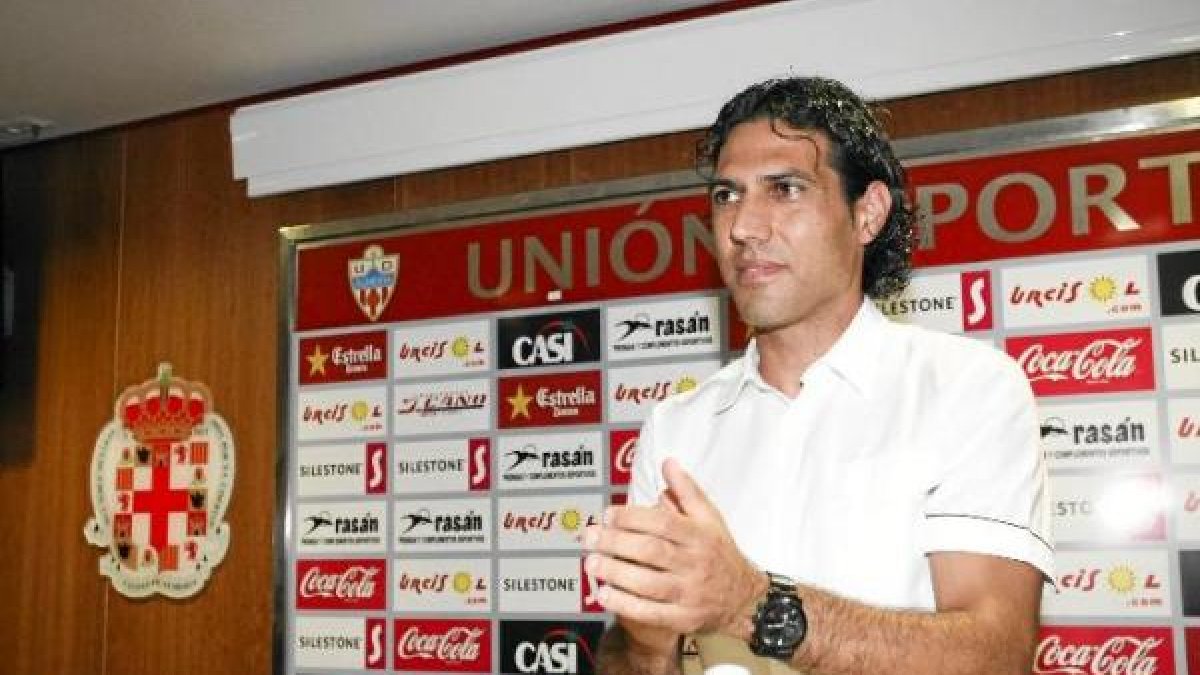 Hombres que hicieron historia como Ortiz Bernal tienen que estar en el Almería.