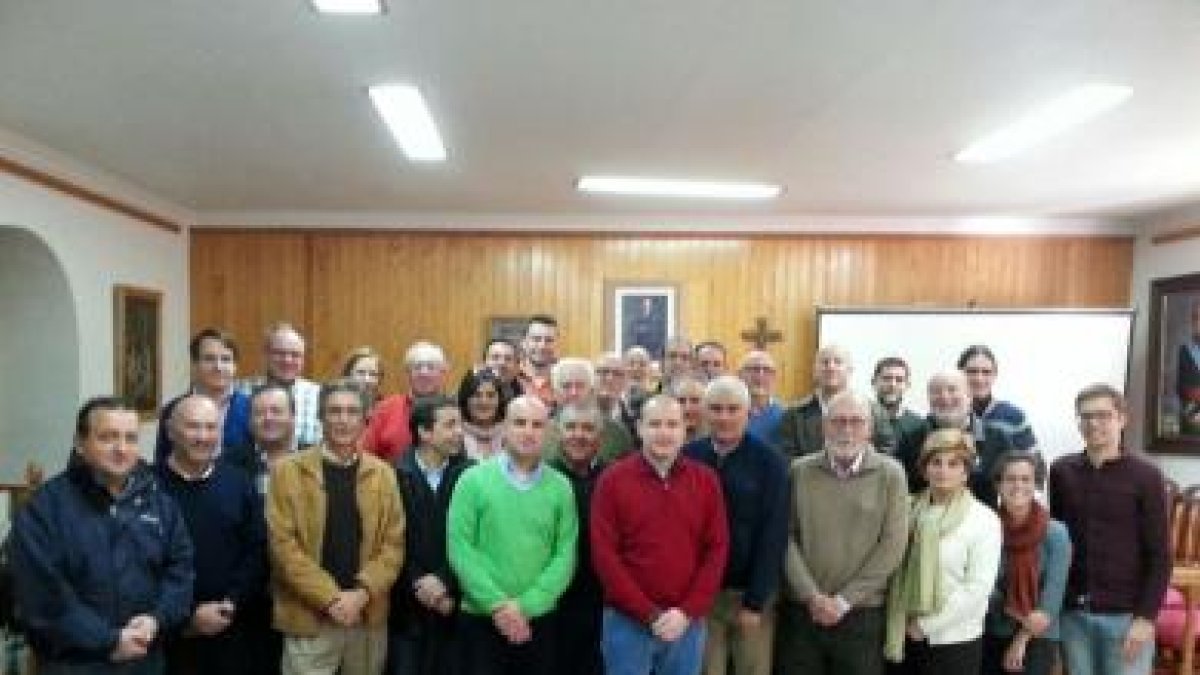 Miembros de la Junta Rectora posan tras su reunión en el Ayuntamiento de María.