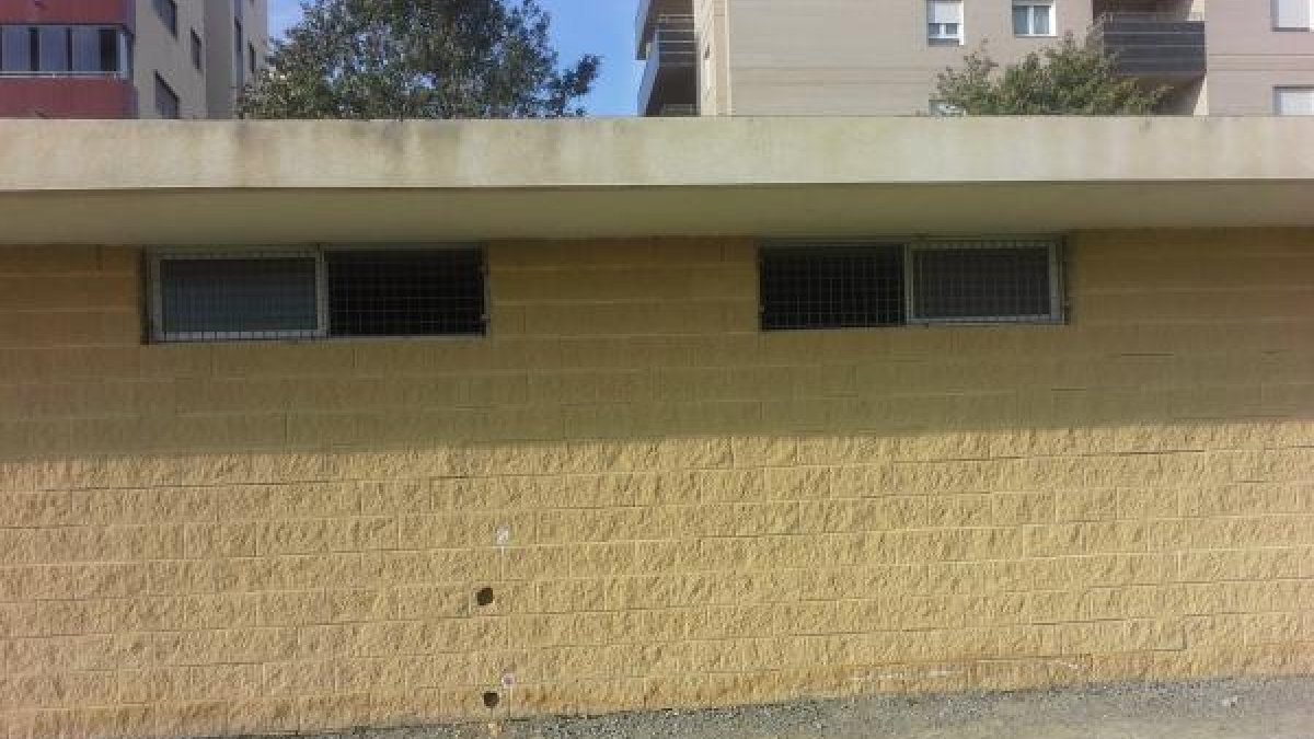 Fachada del vestuario del Almería B en el campo de la Vega.