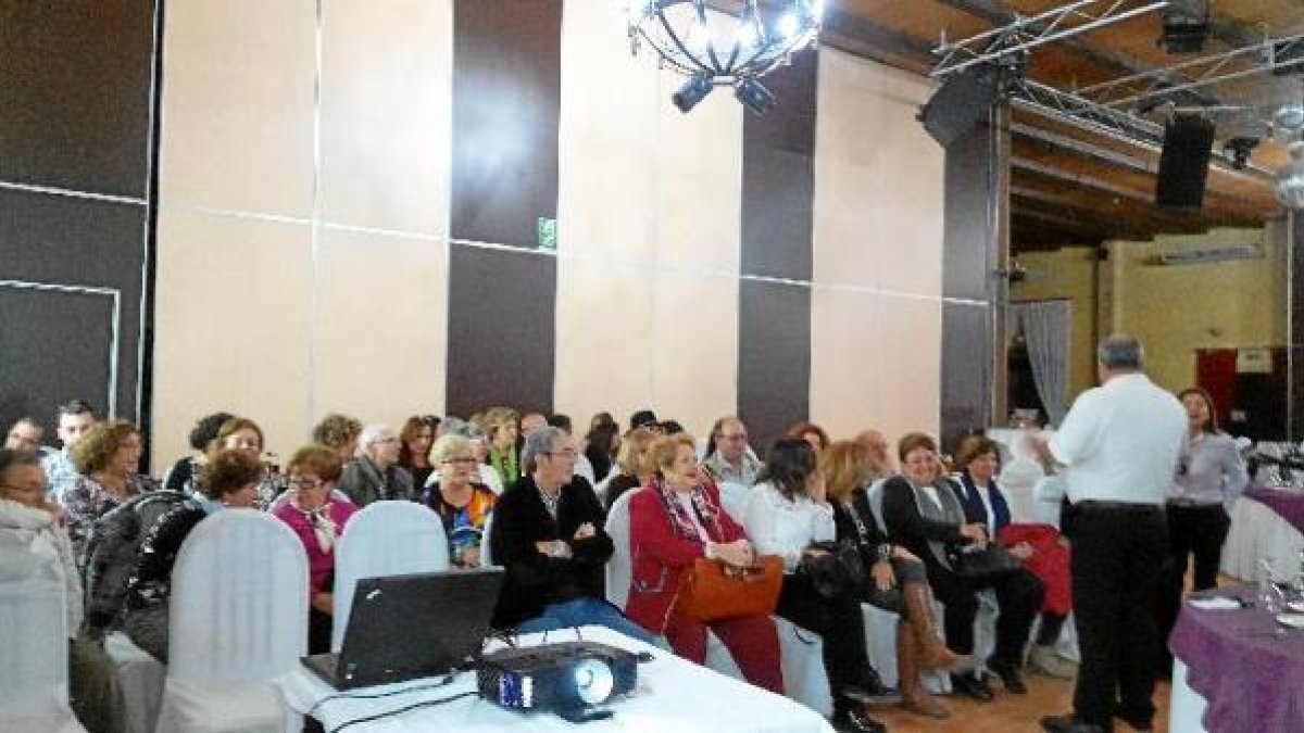Ciudadanos y directivos durante la jornada.