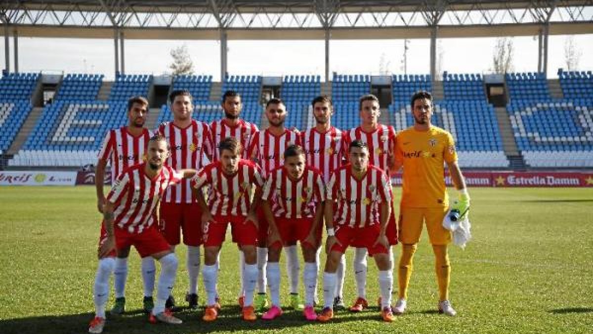 El once del Almería B ante el Linense.