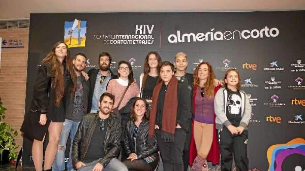 El equipo de ‘Víctor XX’ en el ‘photocall’ del festival.
