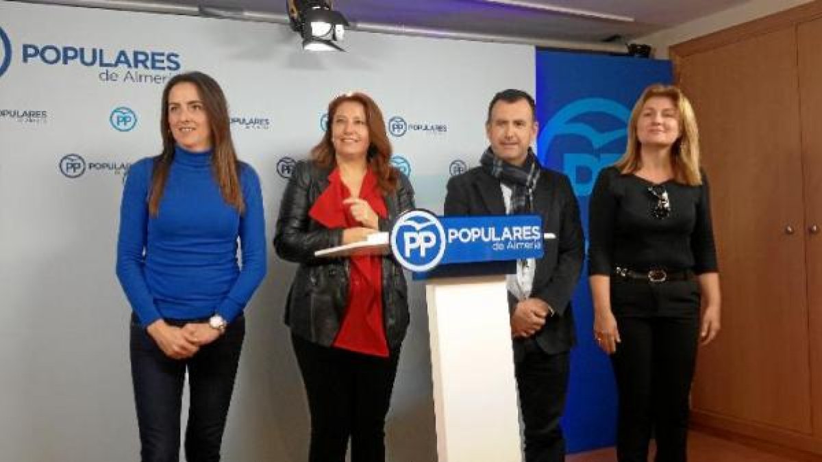 Los parlamentarios andaluces del PP en rueda de prensa