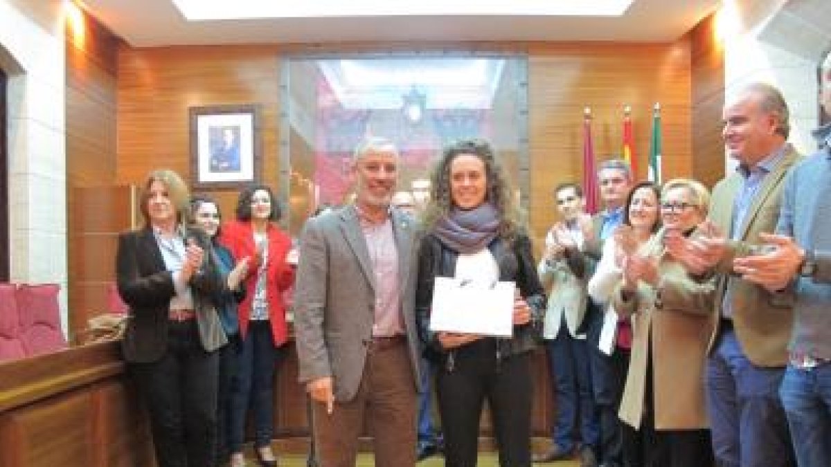 El alcalde con María del Mar Hernández