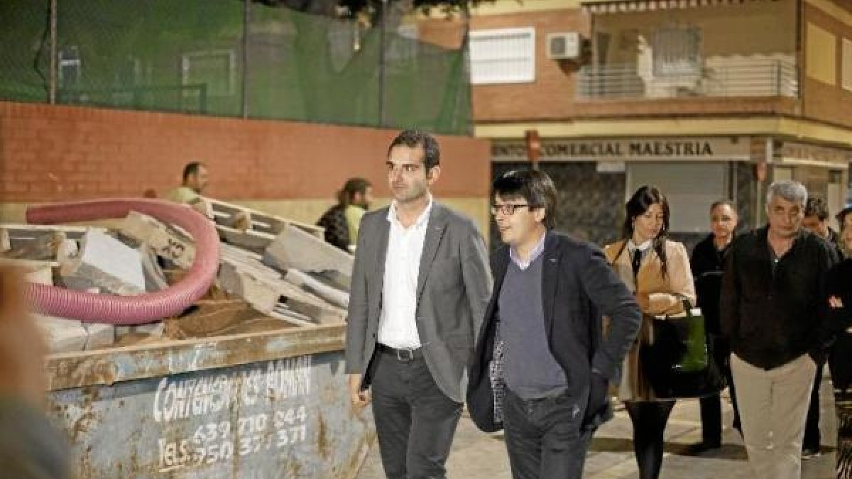 El alcalde durante su visita a las obras.