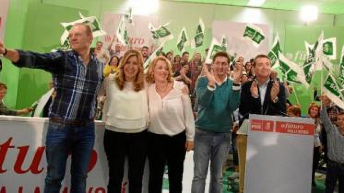 Inicio del acto en Cuevas.