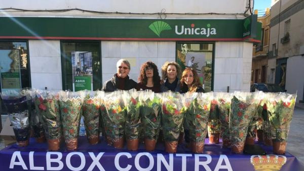 Miembros del Centro de Información a la Mujer el martes.